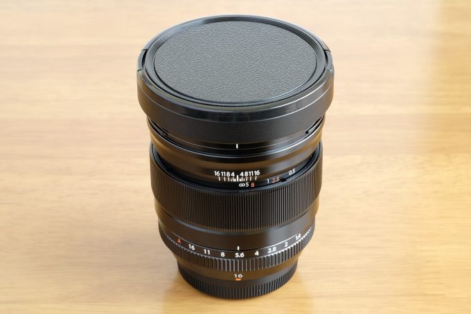 XF16mmと汎用丸型メタルフード