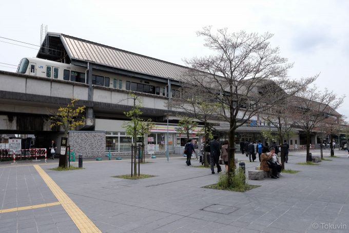 高架下の花園駅舎