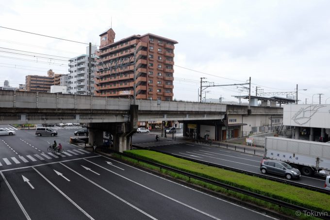 丹波口駅前を走る大きな道路
