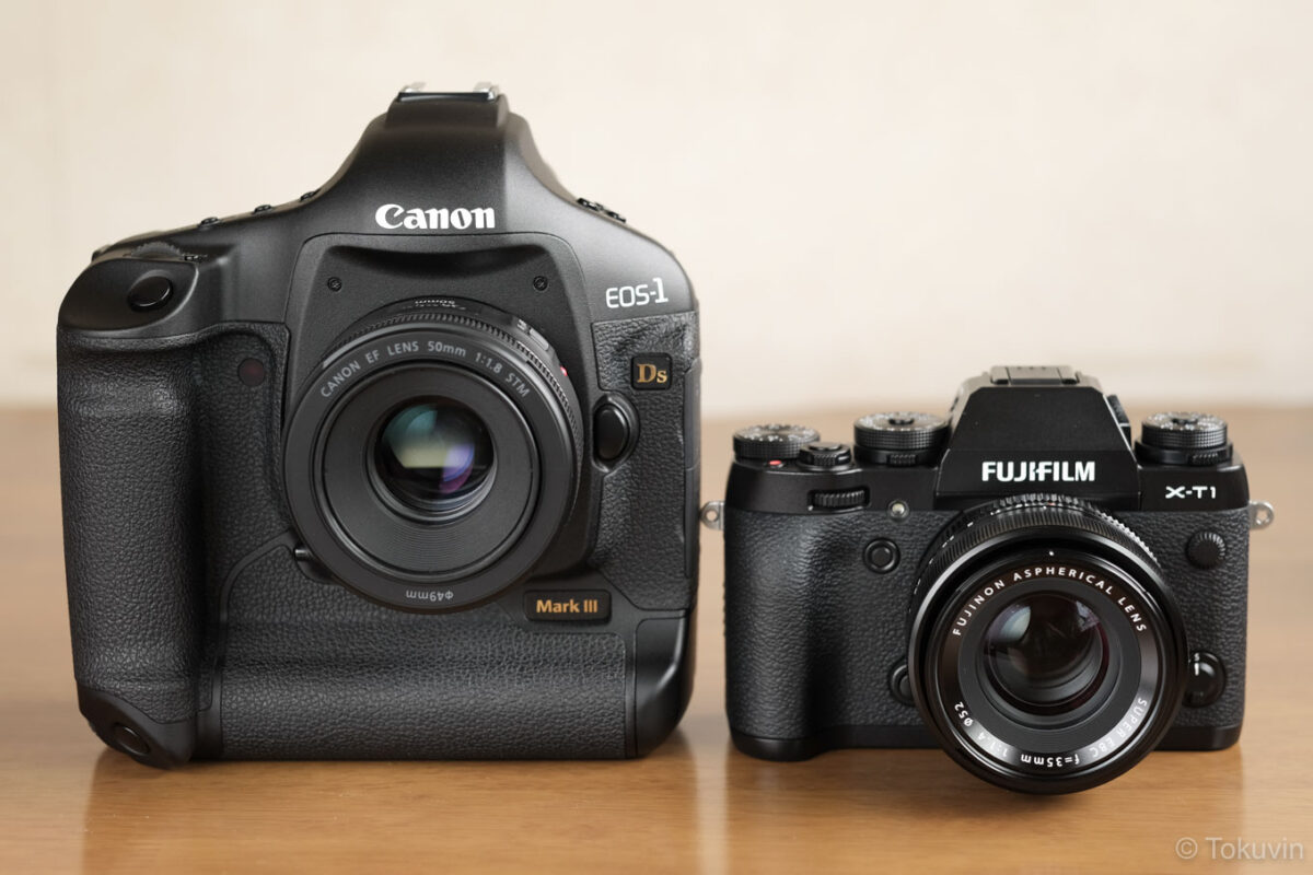 EOS-1DとX-T1の並びを正面から。