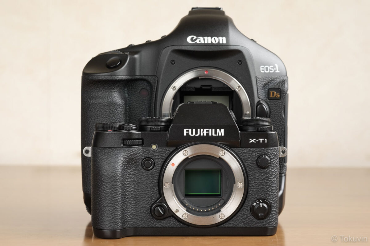 EOS-1DとX-T1を重ねる。