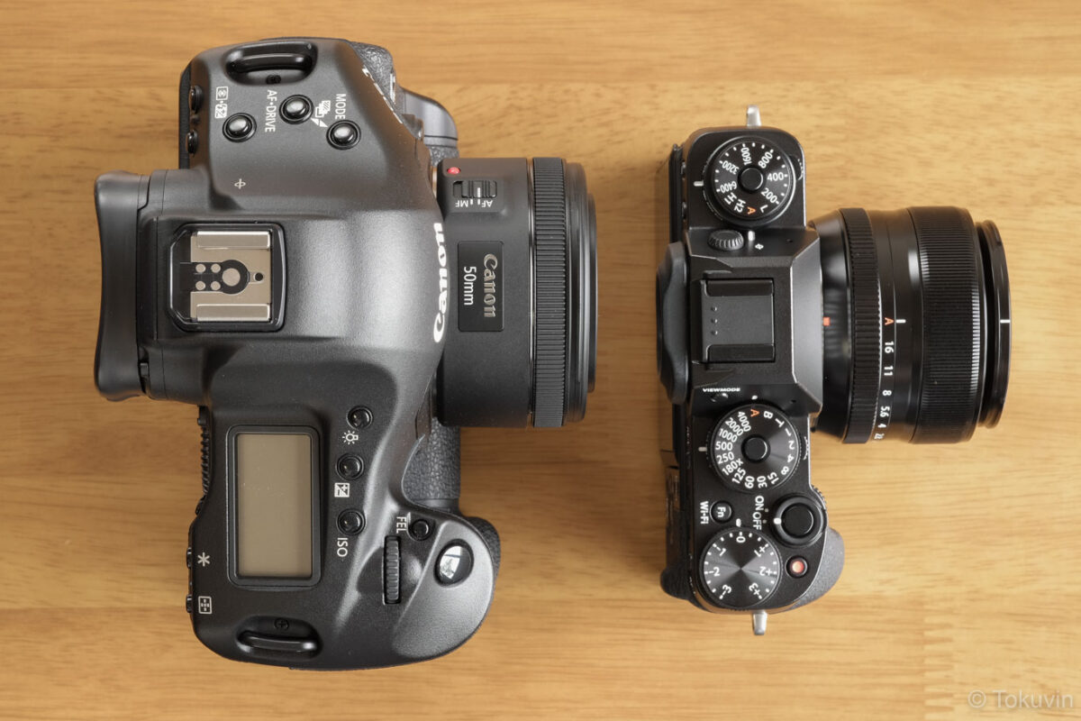 EOS-1DとX-T1の並びを上面から。