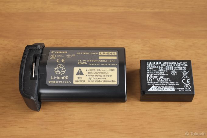 EOS-1DとX-T1のバッテリーを比較