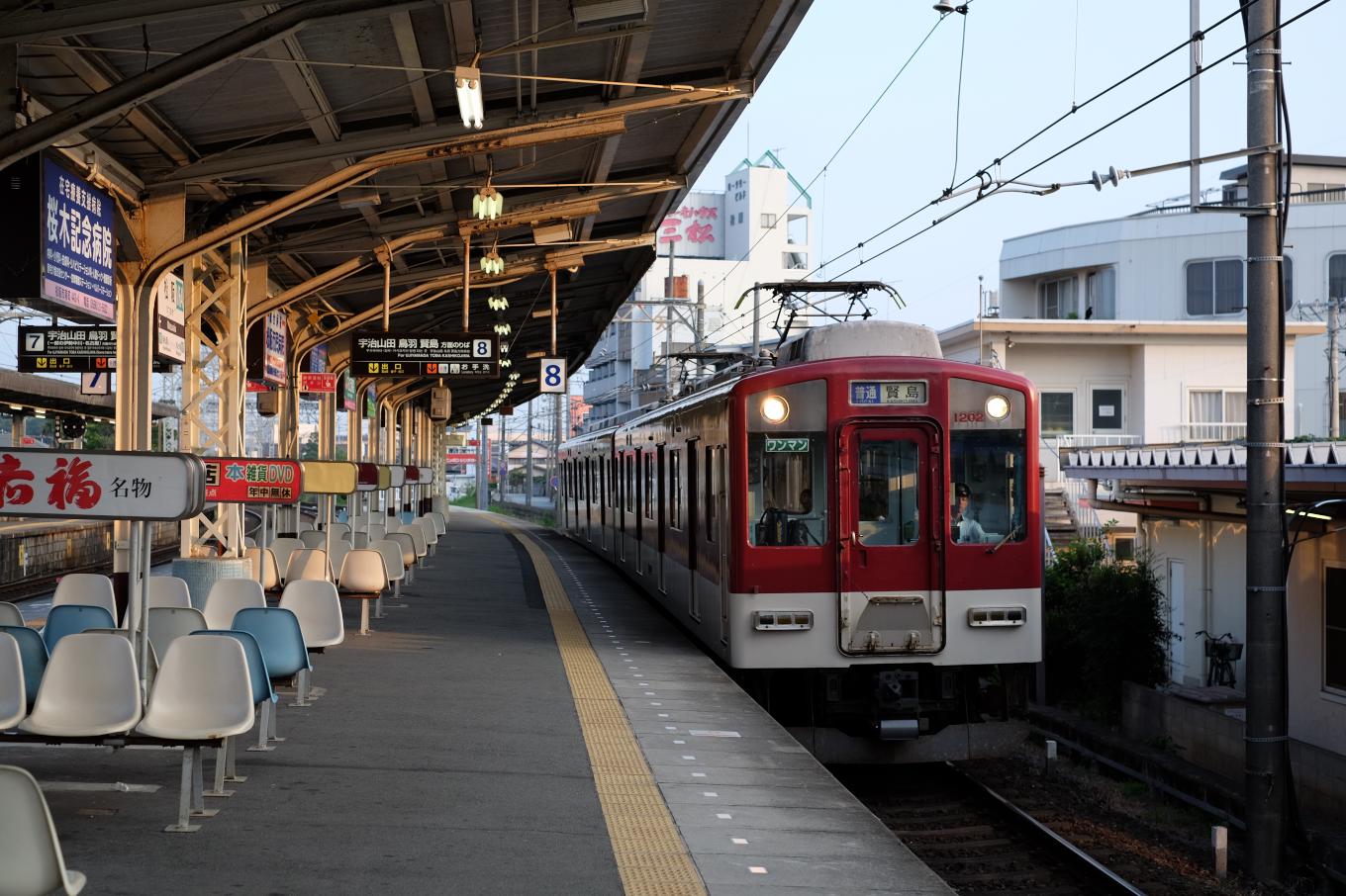 松阪駅に入線する賢島行き。