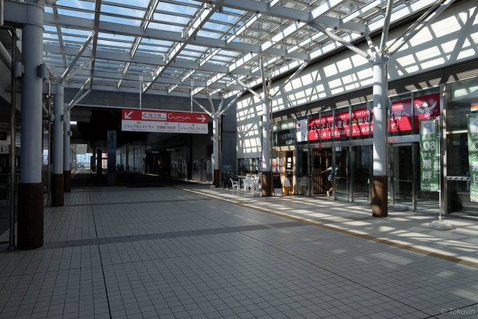 南北の出入口を結ぶ自由通路