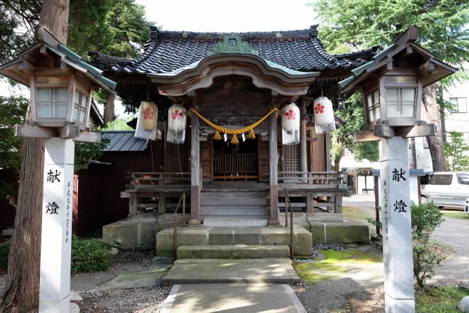 趣のある神明社の拝殿