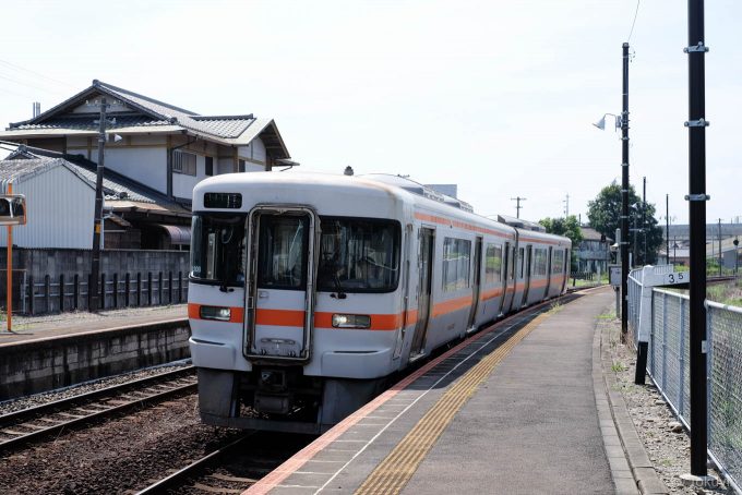 山田上口に入線する925C