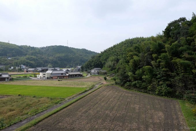 ホームからは周囲がよく見える