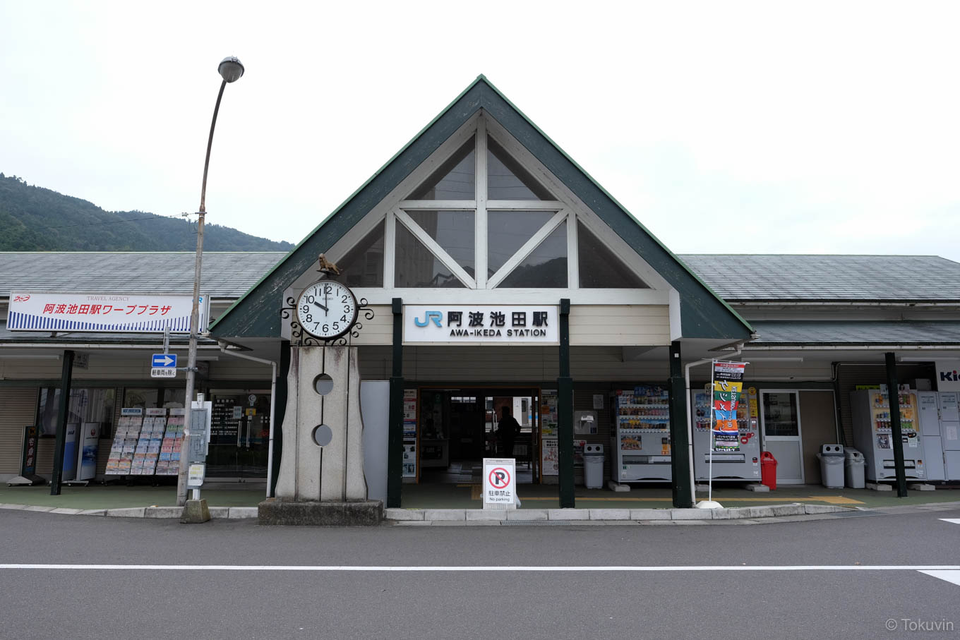 阿波池田駅舎。