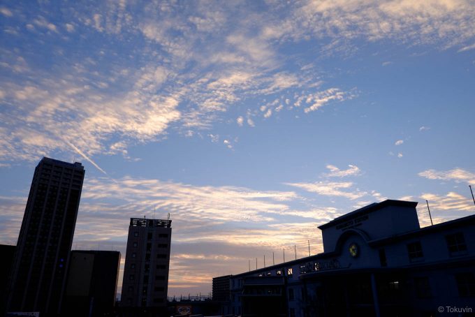 夕焼けの熊本駅 (X-T1 + XF16mm F1.4R)