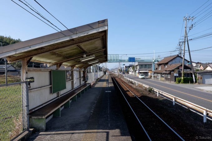 緑川駅ホームの待合所
