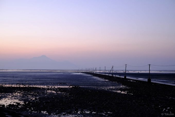 かすかに姿を見せた普賢岳