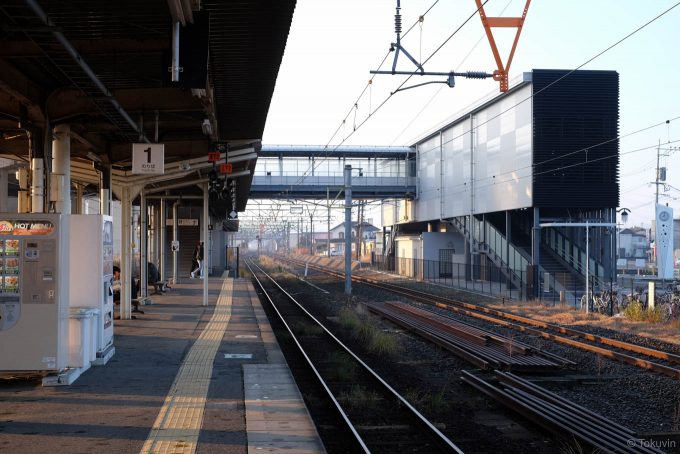 駅構内と西口