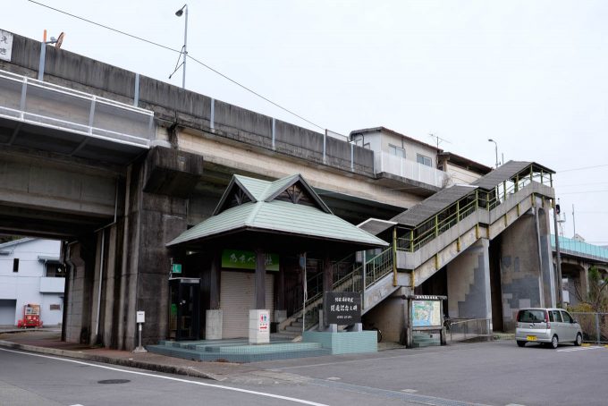 高架上にホームがある海部駅 (X-T1 + XF16mm F1.4R)