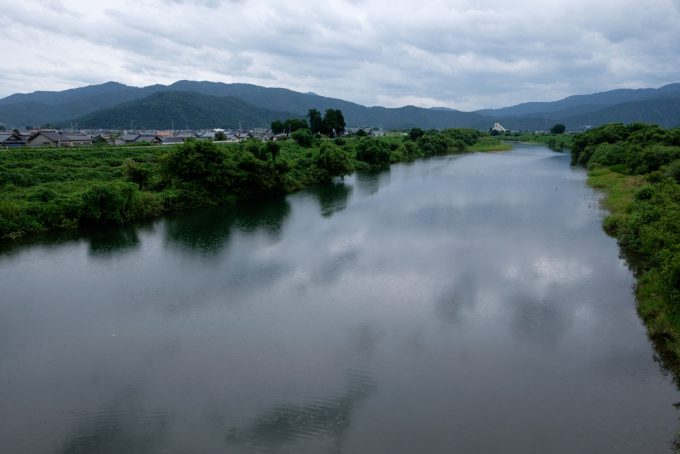 穏やかな流れの足羽川 (FUJIFILM X-T1 + XF16mm F1.4R)