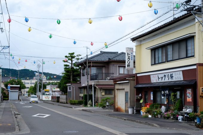 駅前通りのトックリ軒 (FUJIFILM X-T1 + XF35mm F1.4R)