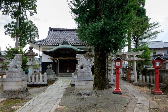 東郷の稲荷神社 (FUJIFILM X-T1 + XF16mm F1.4R)