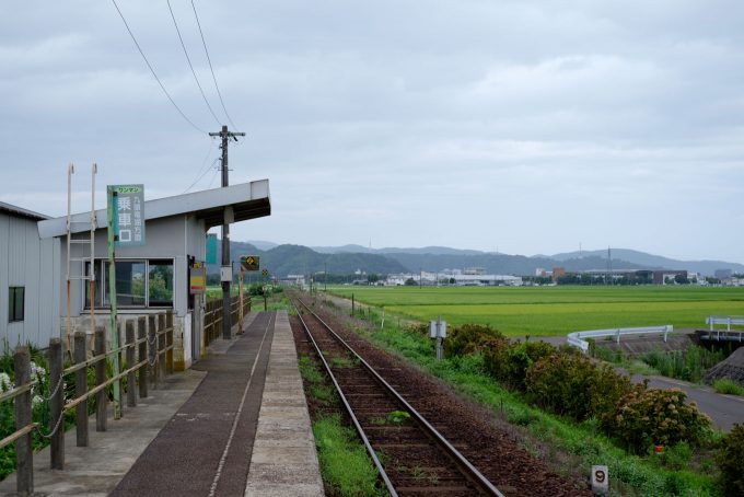 六条駅ホーム (FUJIFILM X-T1 + XF35mm F1.4R)