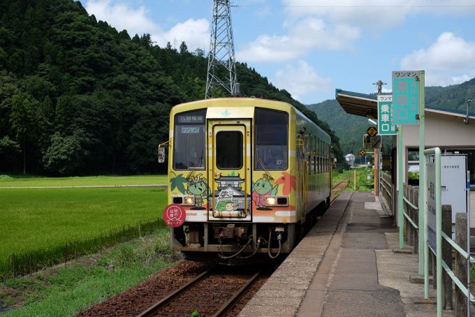 九頭竜湖行き 727D (FUJIFILM X-T1 + XF35mm F1.4R)