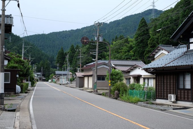 国道が中央を通る小和清水町 (FUJIFILM X-T1 + XF16mm F1.4R)