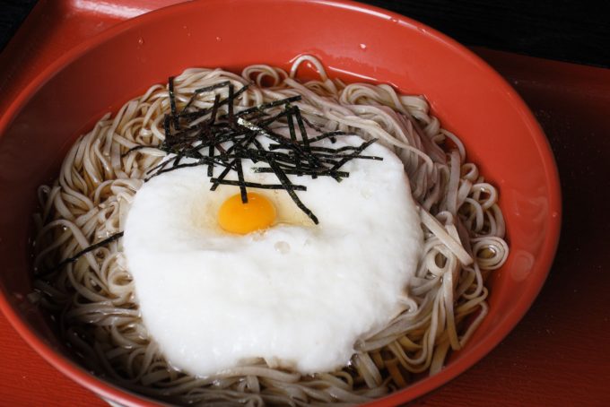 昼食の山かけそば (Canon PowerShot G9 X)