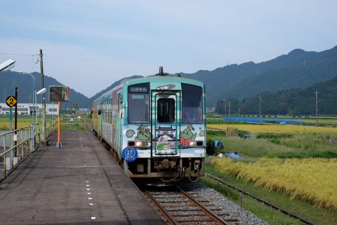 九頭竜湖行き 725D (FUJIFILM X-T1 + XF35mm F1.4R)