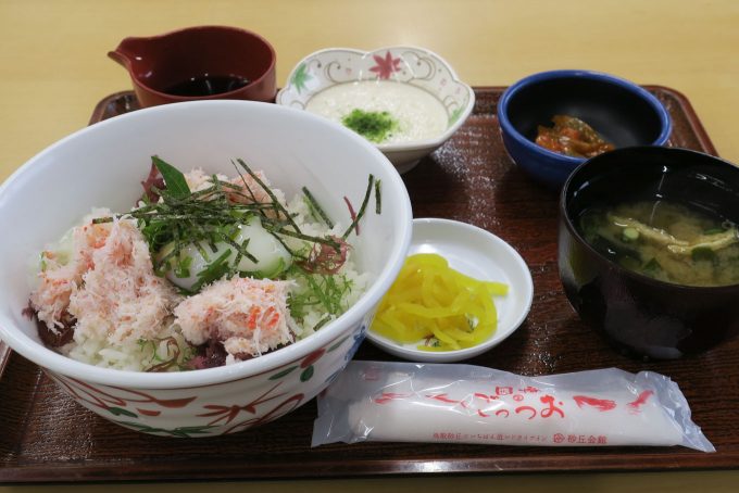 昼食はカニとろろ丼 (Canon PowerShot G9 X)