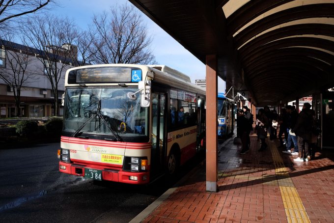 鳥取砂丘行きバスに乗車 (FUJIFILM X-T1 + XF16mm F1.4R)