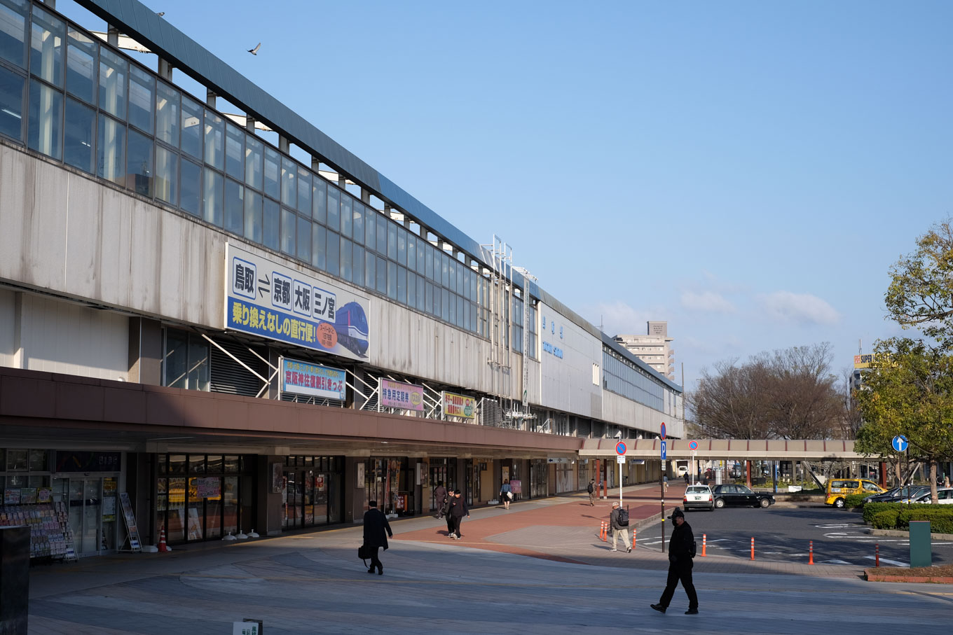快晴の鳥取駅。