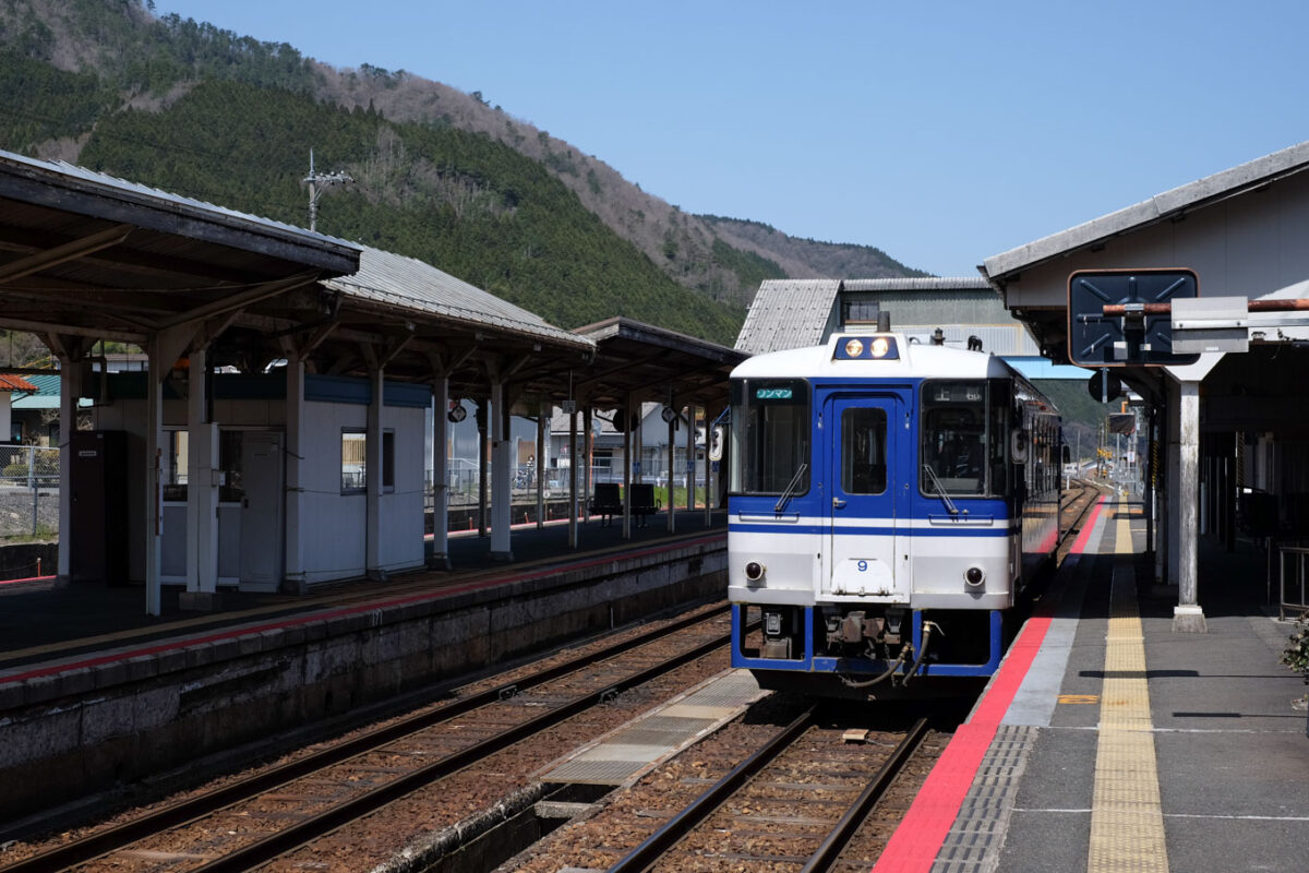 智頭駅ホーム。