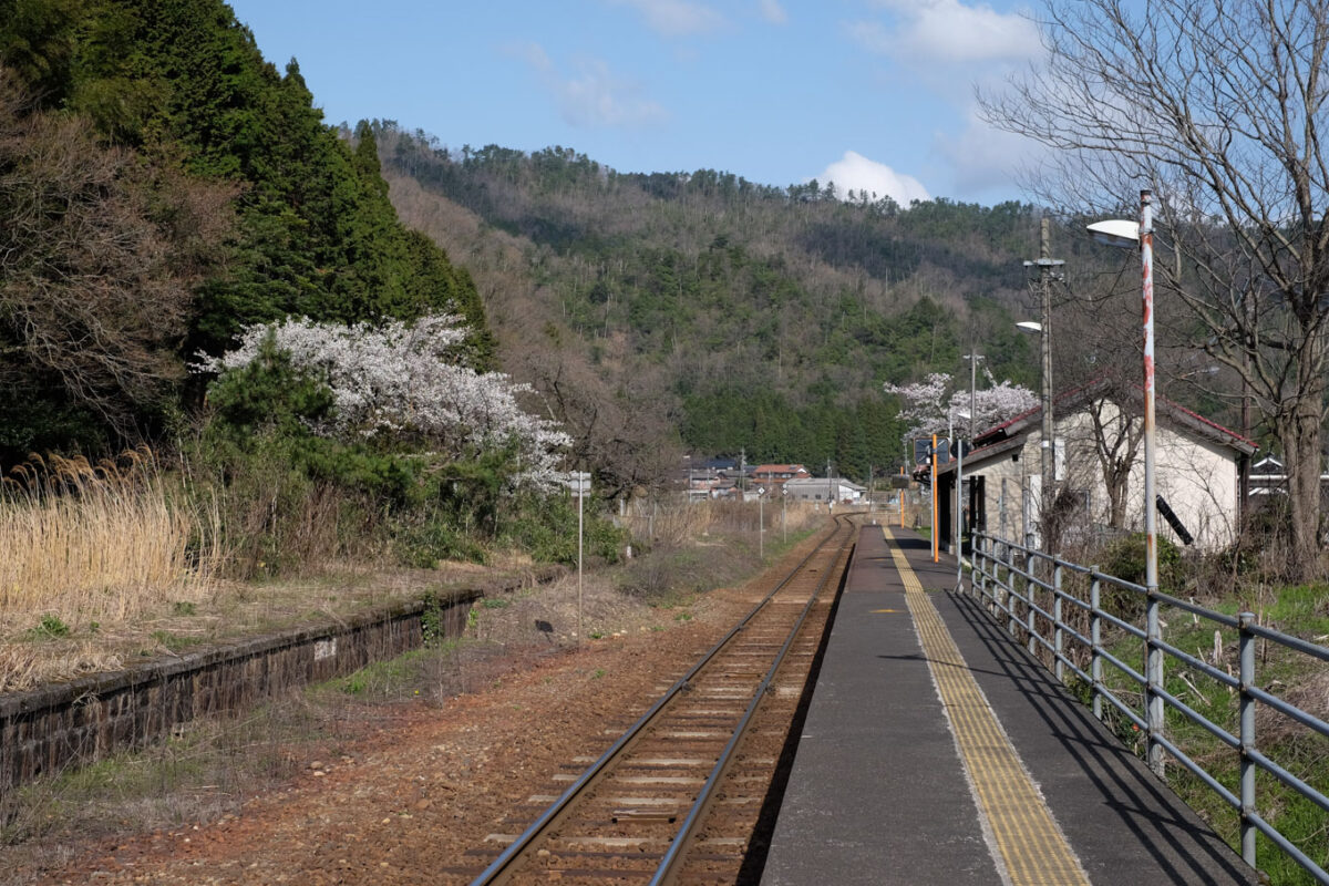 因幡社駅ホーム。