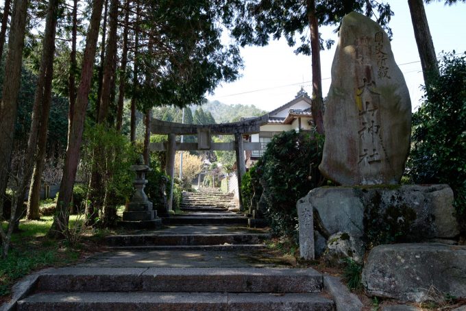 犬山神社参道 (FUJIFILM X-T1 + XF16mm F1.4R)
