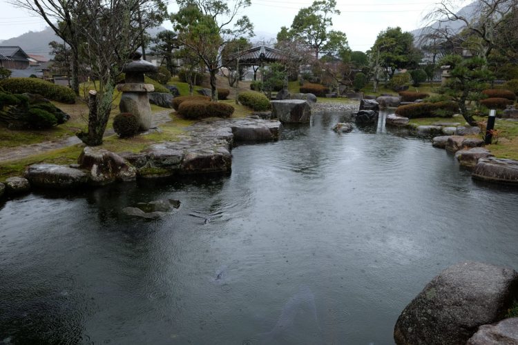 流しびなの館に併設された庭園 (FUJIFILM X-T1 + XF16mm F1.4R)