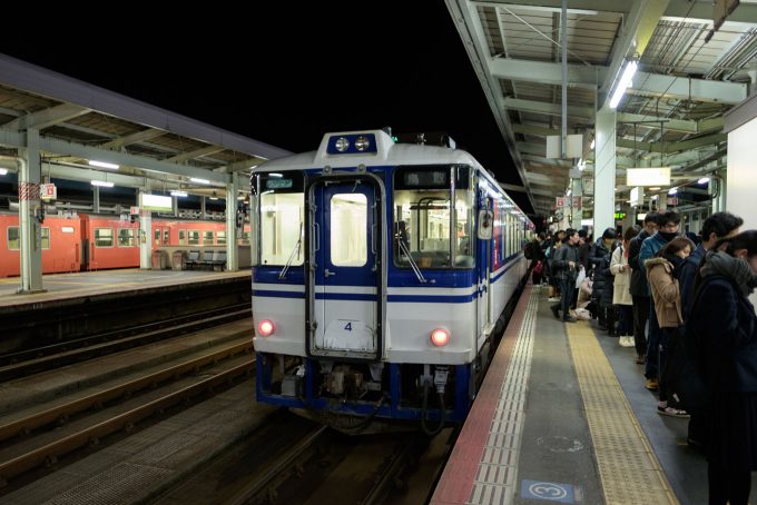 鳥取駅に到着した749D (FUJIFILM X-T1 + XF16mm F1.4R)