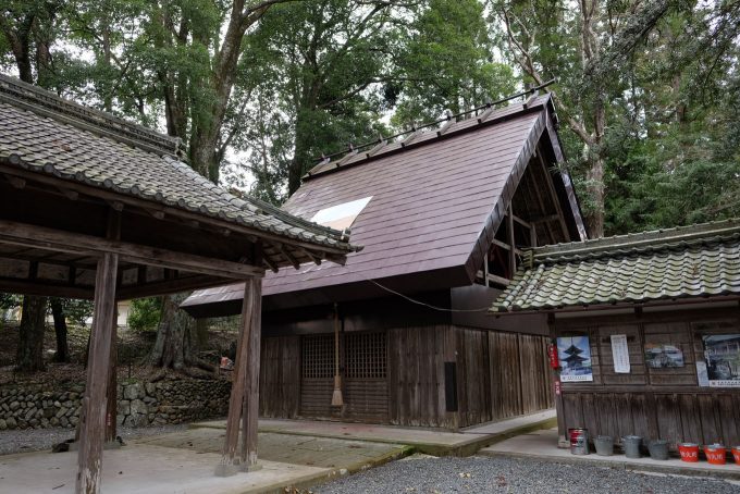 荒井神社 (FUJIFILM X-T1 + XF16mm F1.4R)