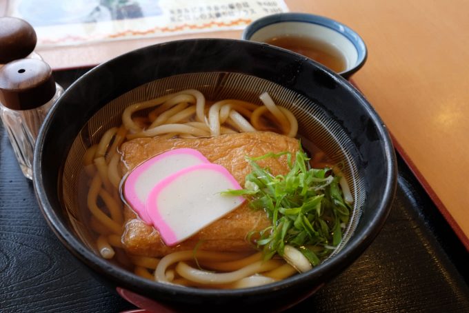 昼食のきつねうどん (FUJIFILM X-T1 + XF10-24mm F4R)