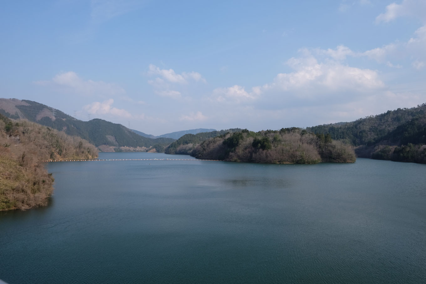 日吉ダムによって作られた天若湖。