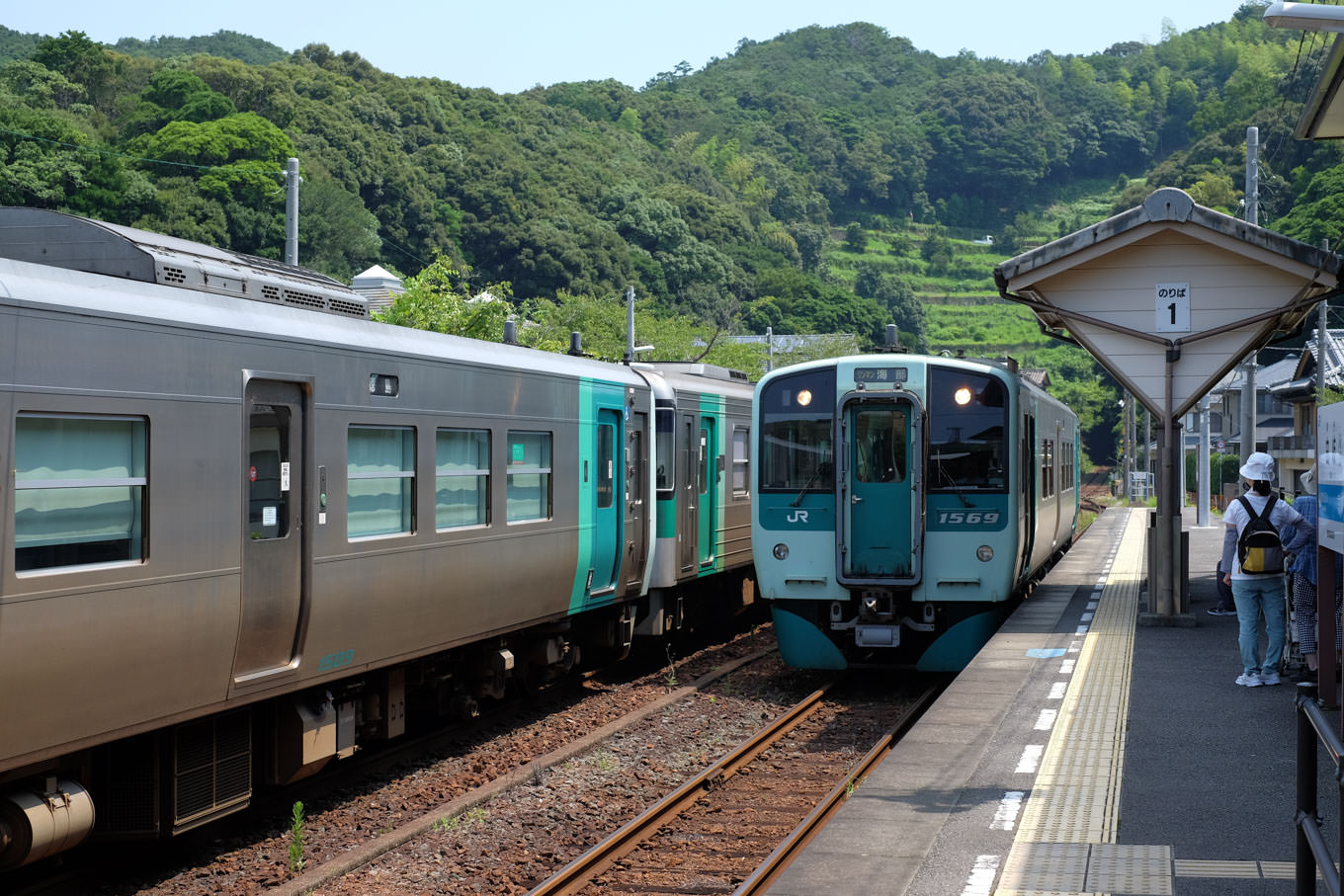 由岐駅に入線する海部行き普通列車 4535D。