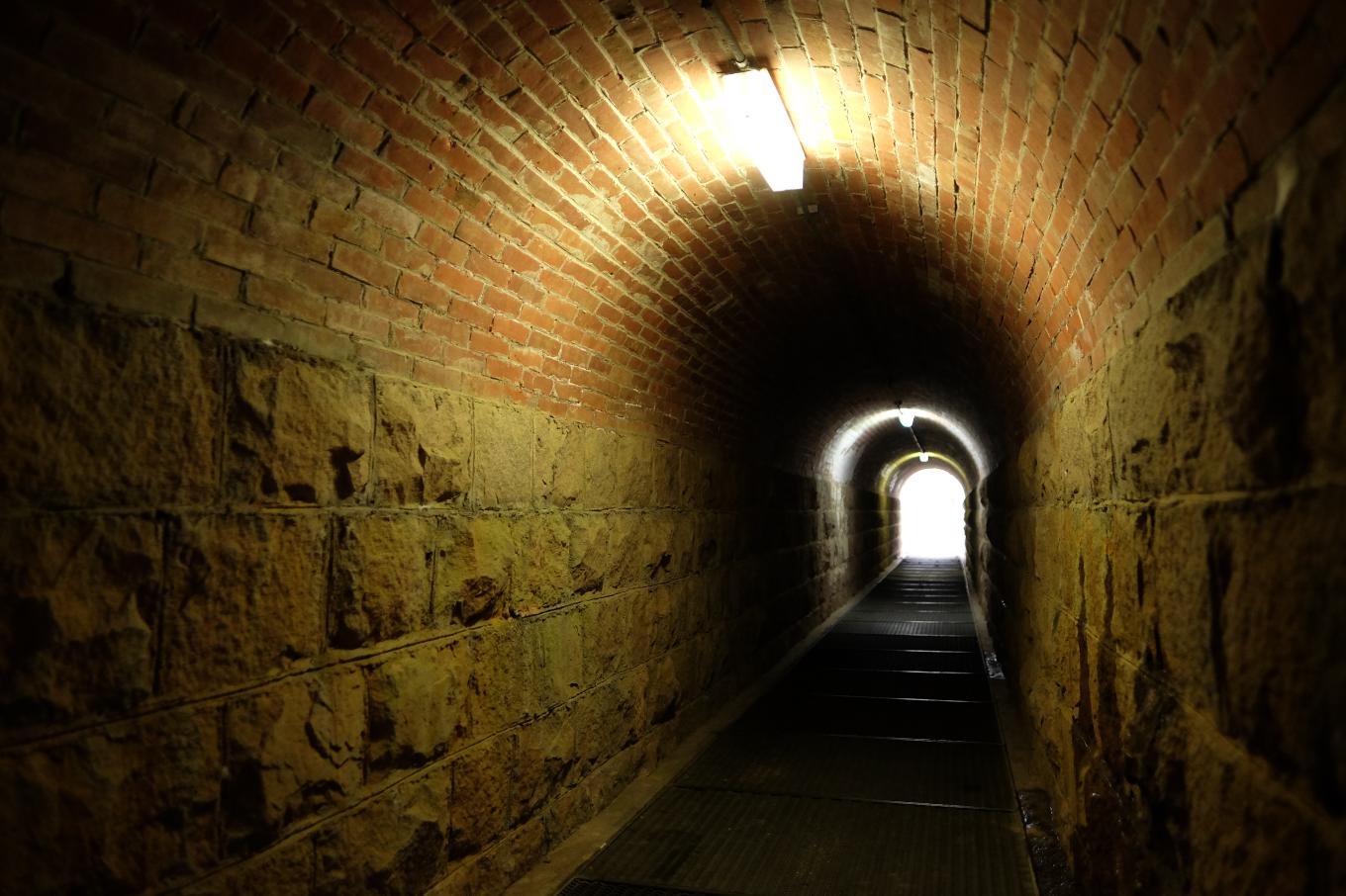線路下のトンネル。