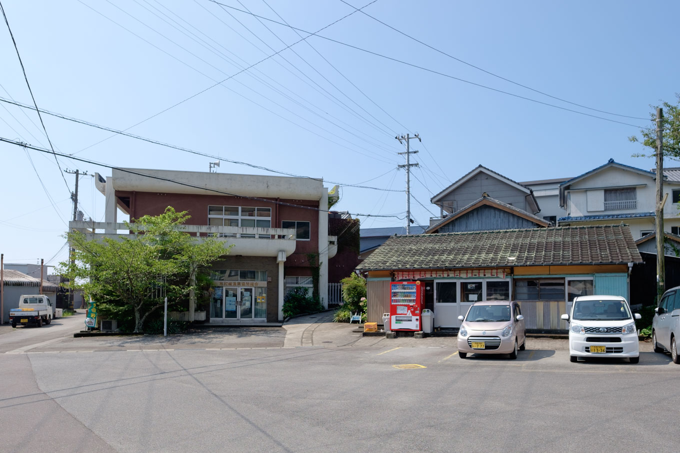 志和岐の漁協と購買部の建物。