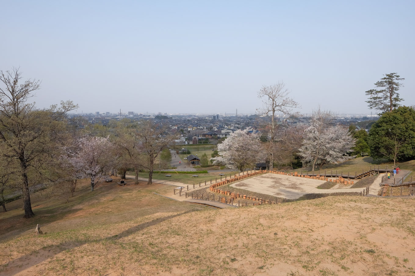 宝塚古墳上からの眺め。