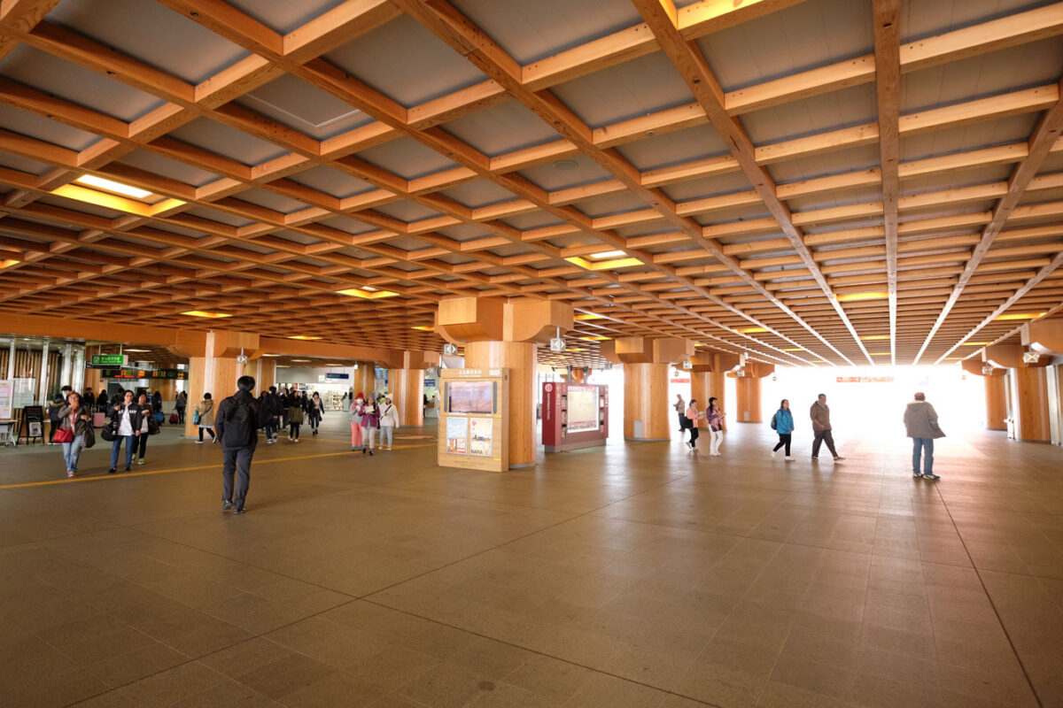 奈良駅自由通路。