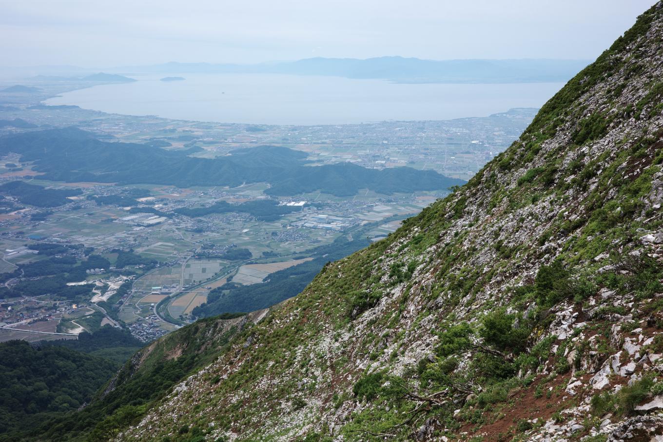 9合目付近から見下ろす琵琶湖。