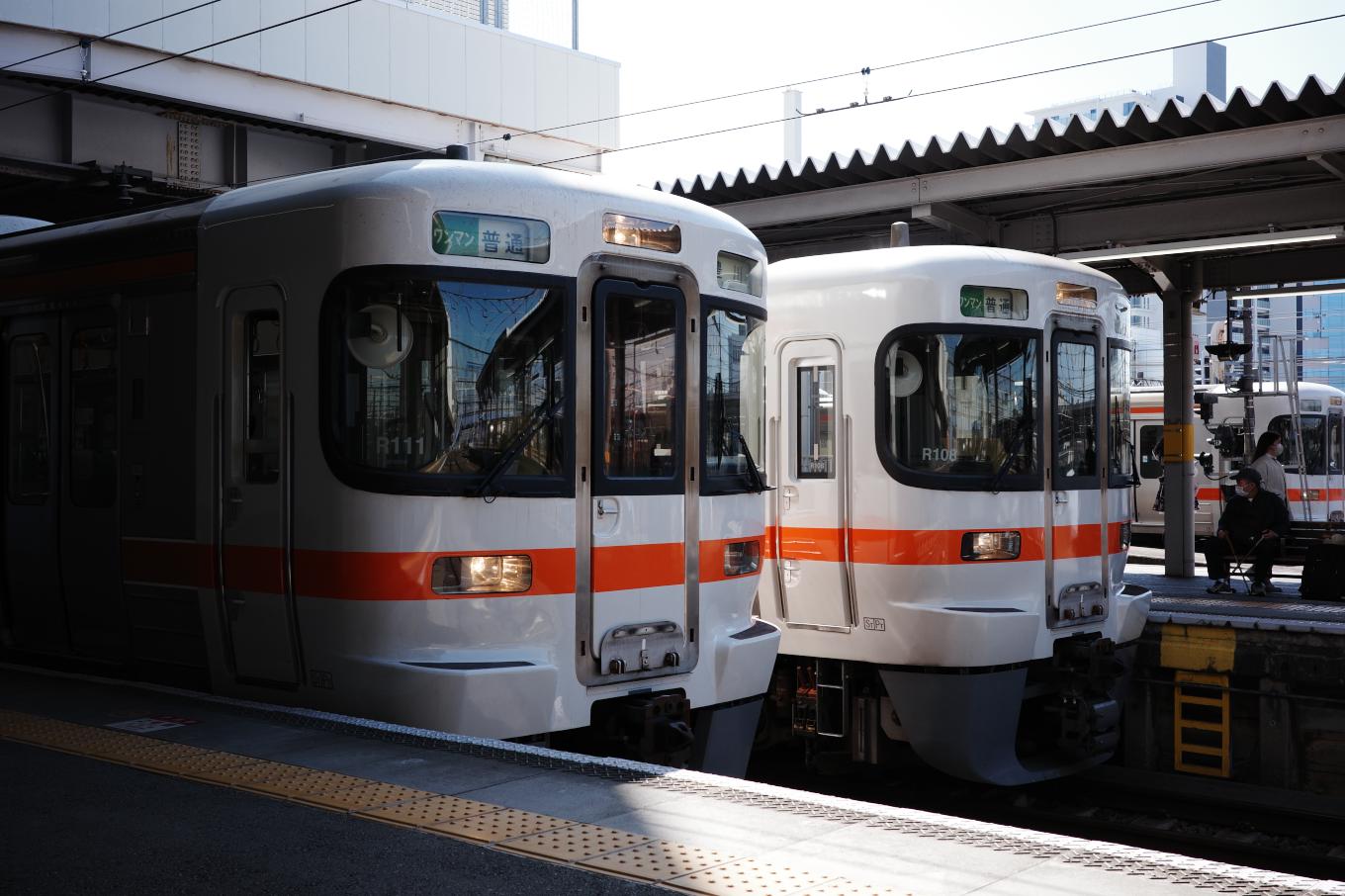 普通列車の豊川行き423G。