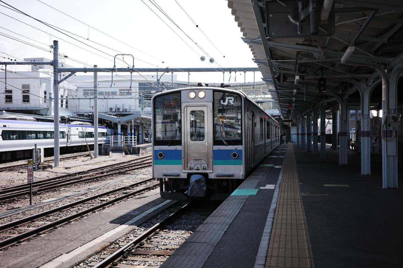 普通列車の信濃大町行き4235M。