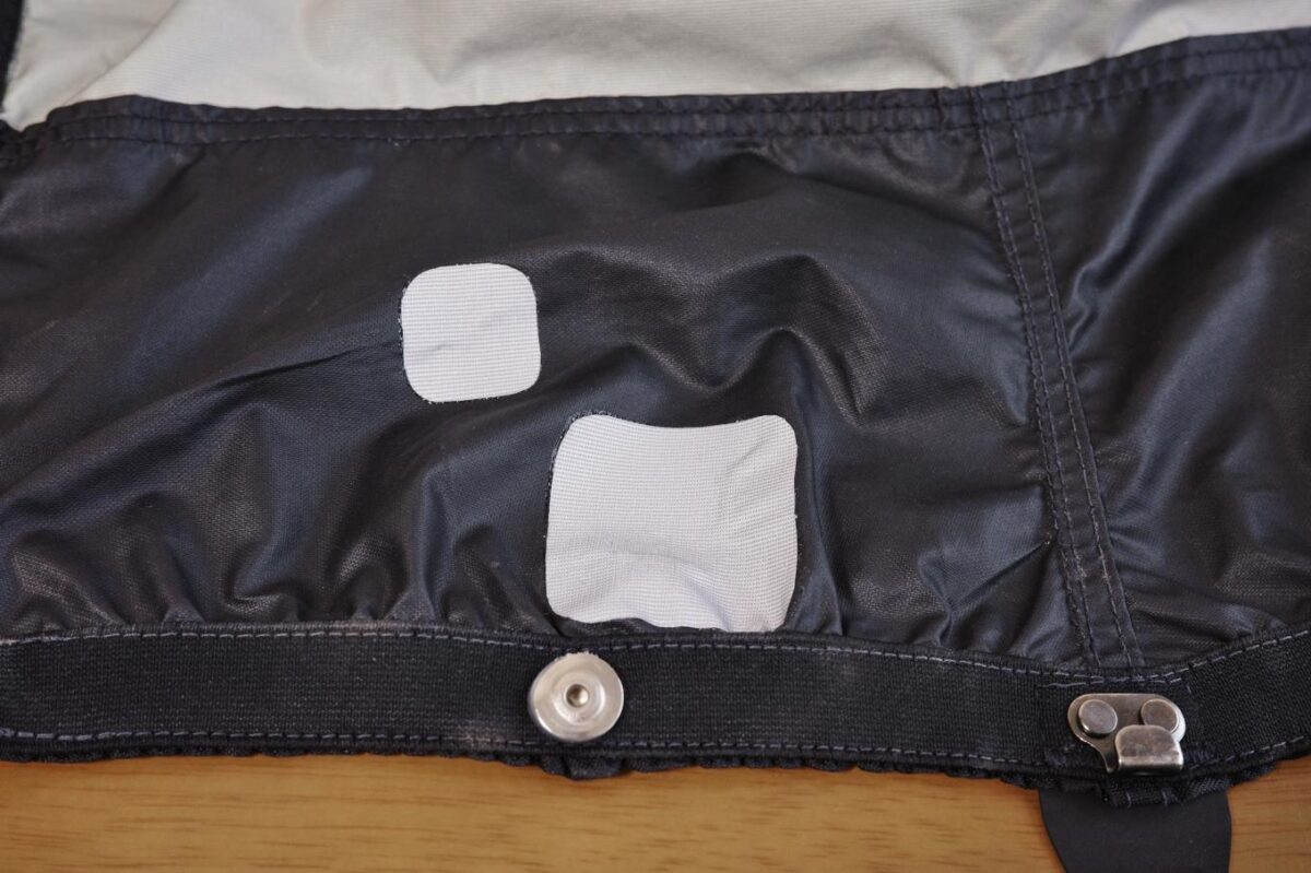 補修シートを圧着。