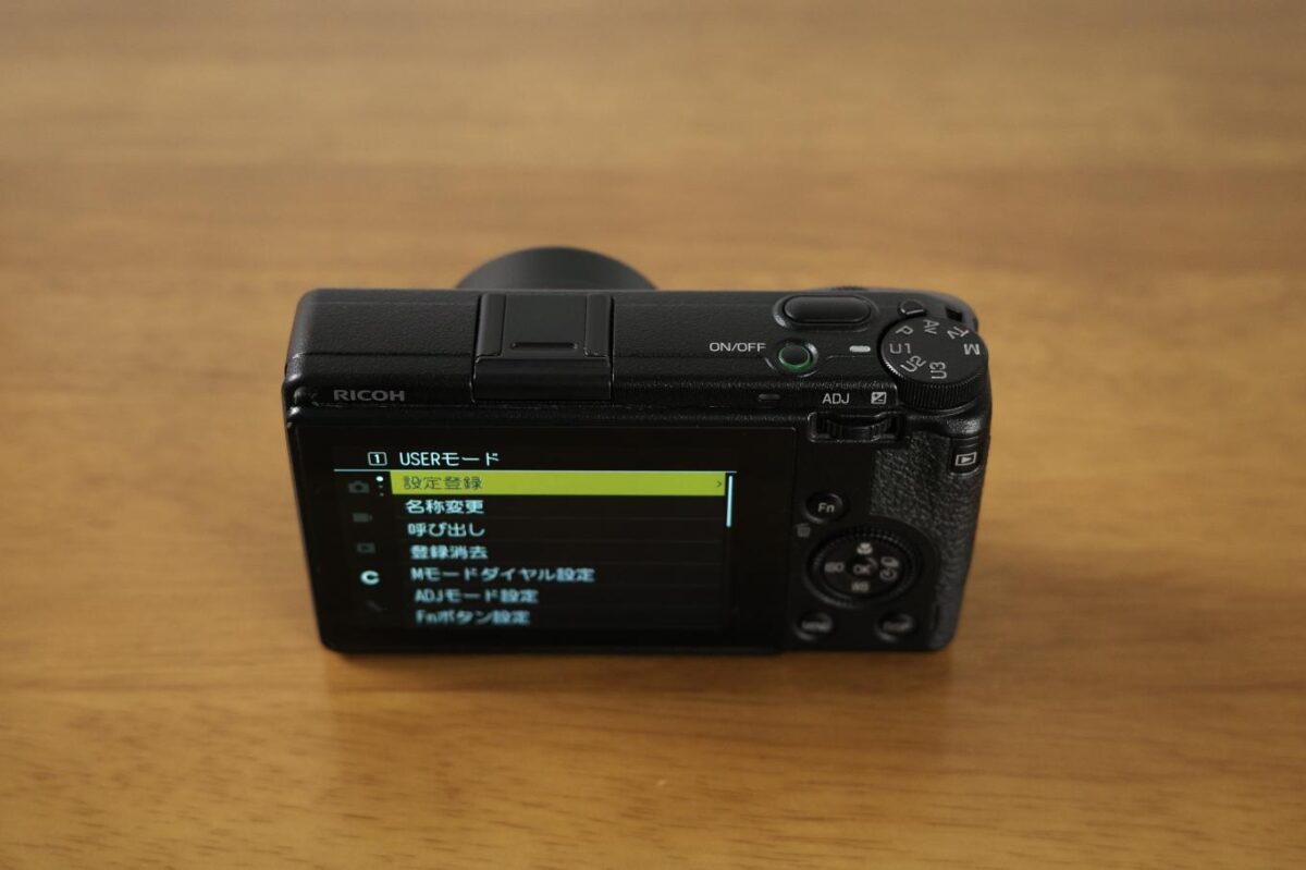 ユーザー設定画面を開いたGRの背面液晶。