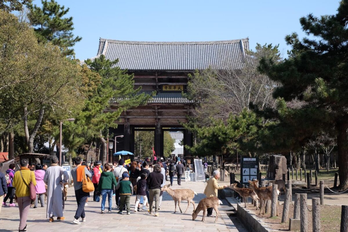 東大寺の南大門。